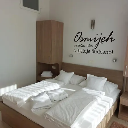 New! Lux F In Near The Sea Makarska
